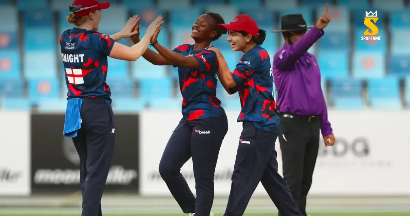 Breaking-the-boundaries-Women-Cricket